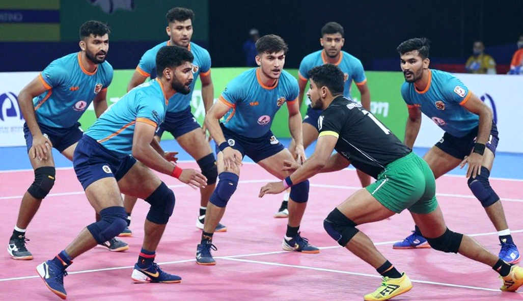 अहमदाबाद का पहला दिन: अंक-तालिका जो दिखा रही है, और टेप जो छिपा रहा है